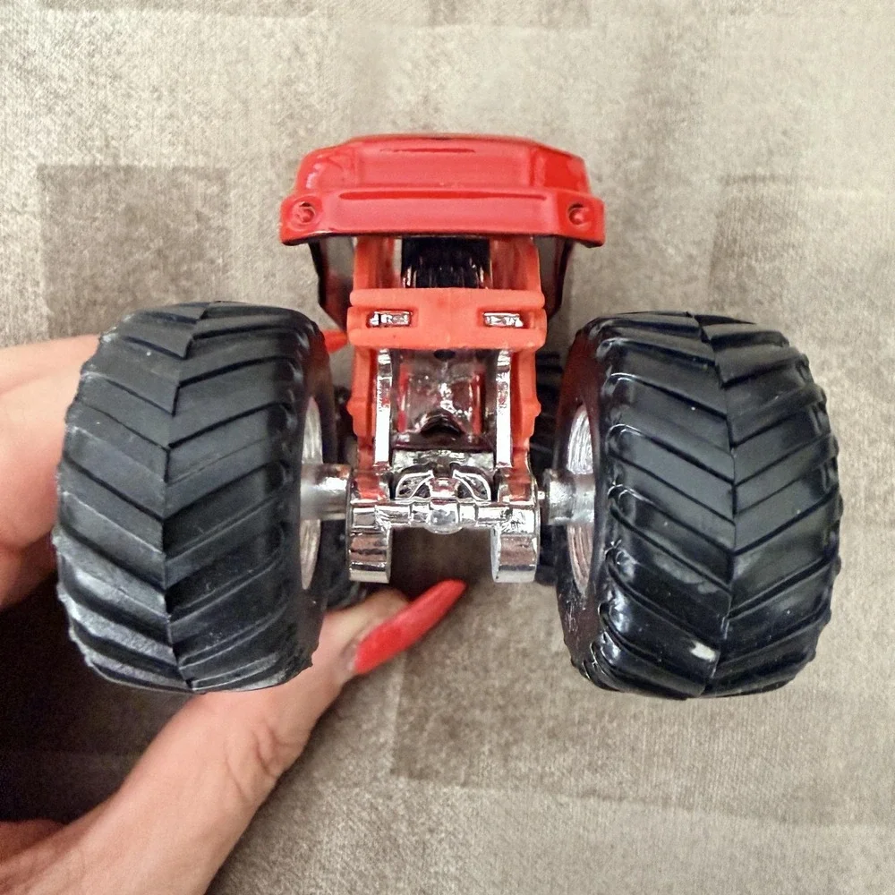 VTG 2006 Hot Wheels Screamin' Demon 1:64 Monster Jam Truck Toy Black Red Flames